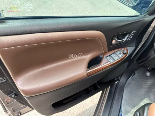 Toyota Sienna Limited 3.5 AT AWD 2015 10