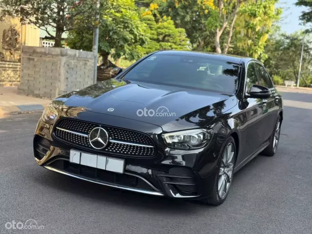 Mercedes-Benz E300 AMG 2021 3