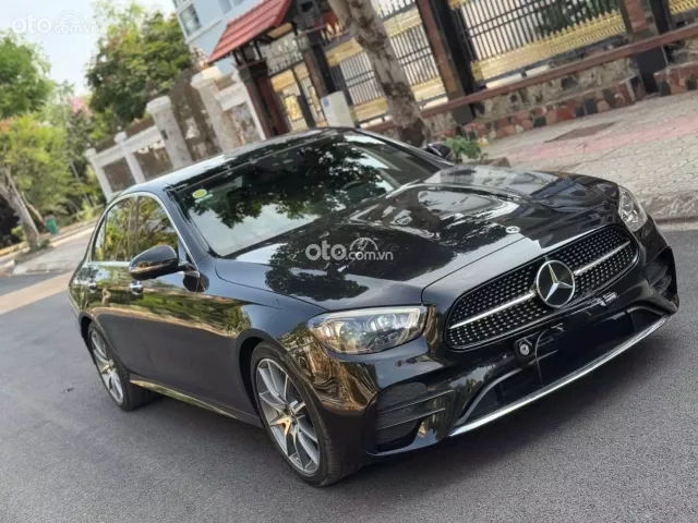 Mercedes-Benz E300 AMG 2021 4