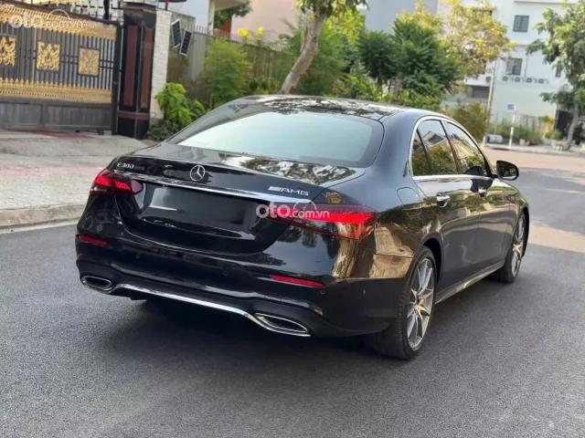 Mercedes-Benz E300 AMG 2021 5