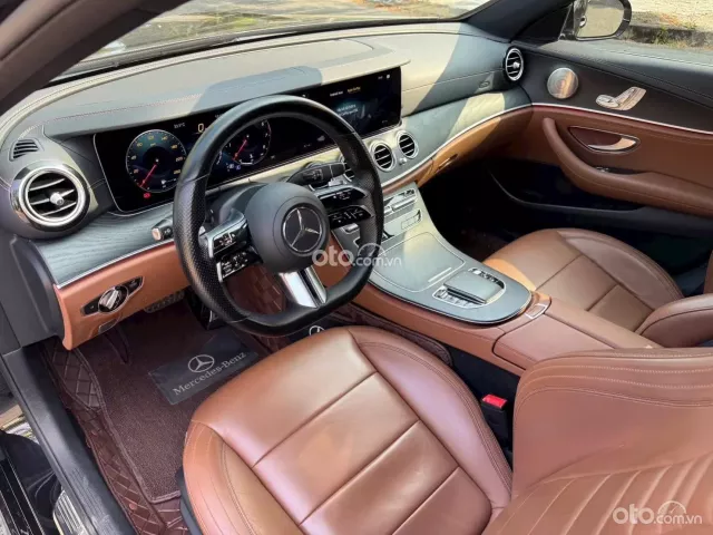 Mercedes-Benz E300 AMG 2021 6