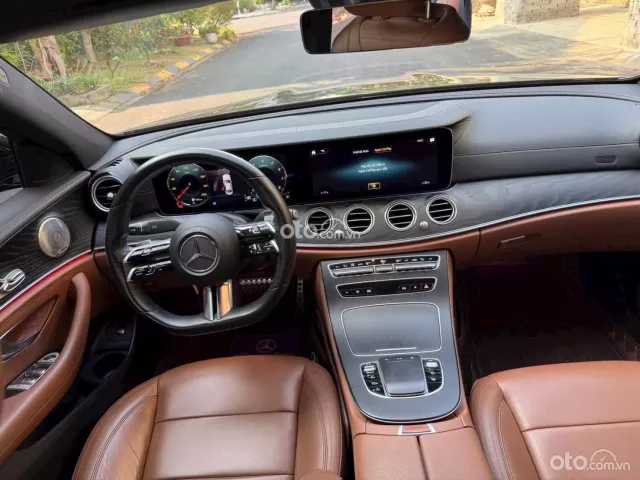 Mercedes-Benz E300 AMG 2021 7