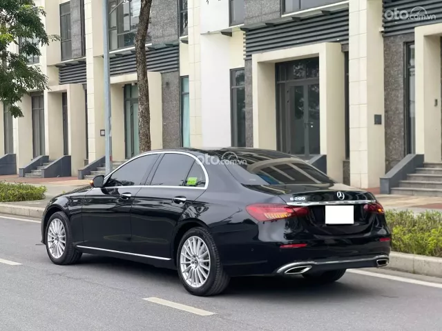 Mercedes-Benz E200 Exclusive 2022 4
