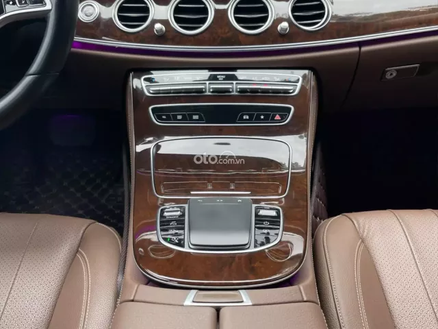 Mercedes-Benz E200 Exclusive 2022 12