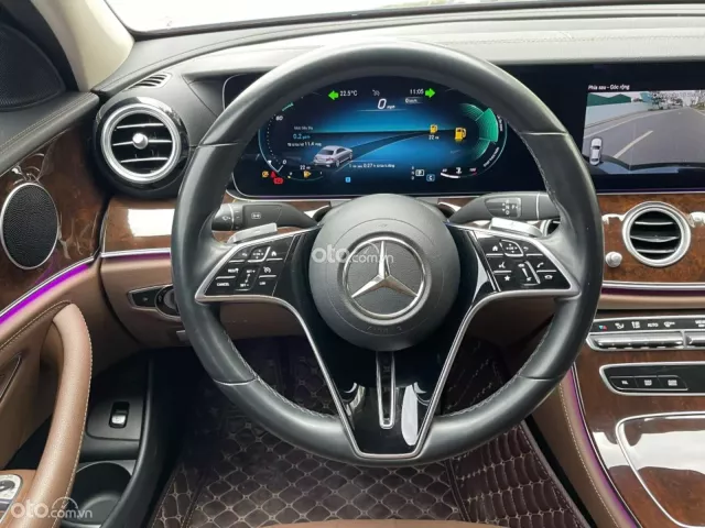 Mercedes-Benz E200 Exclusive 2022 13