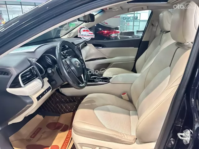 Toyota Camry 2.5Q 2020 6