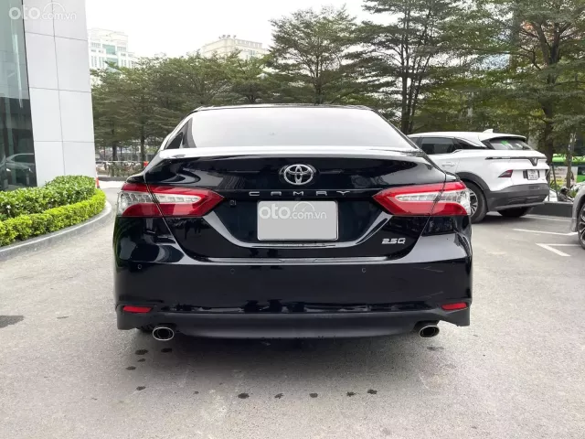 Toyota Camry 2.5Q 2020 4