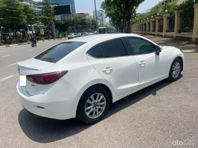 Mazda 3 1.5L Sedan 2015 4