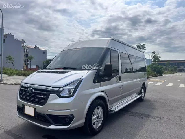 Ford Transit Tiêu chuẩn 2023 3