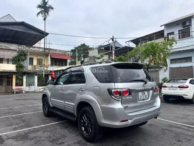 Toyota Fortuner 2.7 V 4X2 AT 2015 8