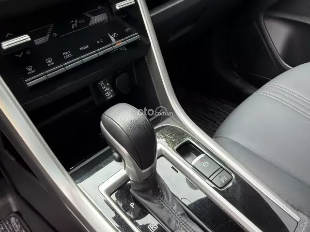 Mitsubishi Xpander AT Premium 2024 14