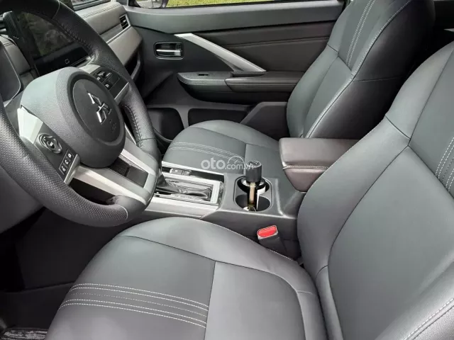 Mitsubishi Xpander AT Premium 2024 10