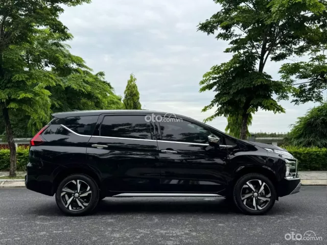 Mitsubishi Xpander AT Premium 2024 4