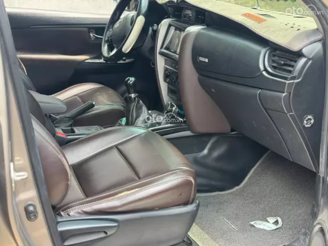 Toyota Fortuner 2.5G 4x2 MT 2019 8