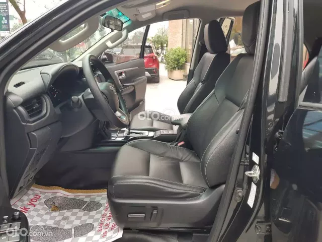 Toyota Fortuner 2.4G 4x2 AT  2024 11