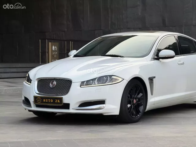 Jaguar XF 2.0L I4 Tubrocharged Premium 2014 3