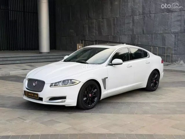 Jaguar XF 2.0L I4 Tubrocharged Premium 2014 4