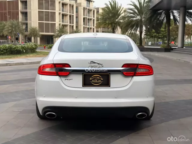 Jaguar XF 2.0L I4 Tubrocharged Premium 2014 6