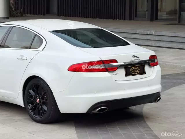 Jaguar XF 2.0L I4 Tubrocharged Premium 2014 7