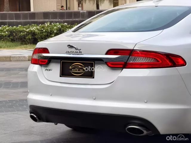 Jaguar XF 2.0L I4 Tubrocharged Premium 2014 8