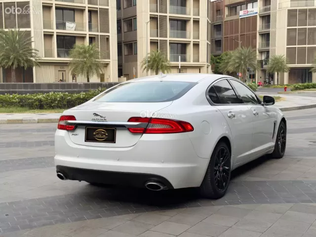 Jaguar XF 2.0L I4 Tubrocharged Premium 2014 9