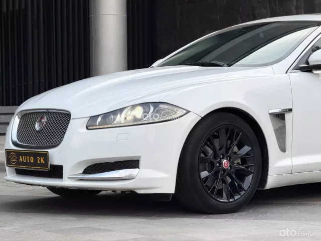 Jaguar XF 2.0L I4 Tubrocharged Premium 2014 5