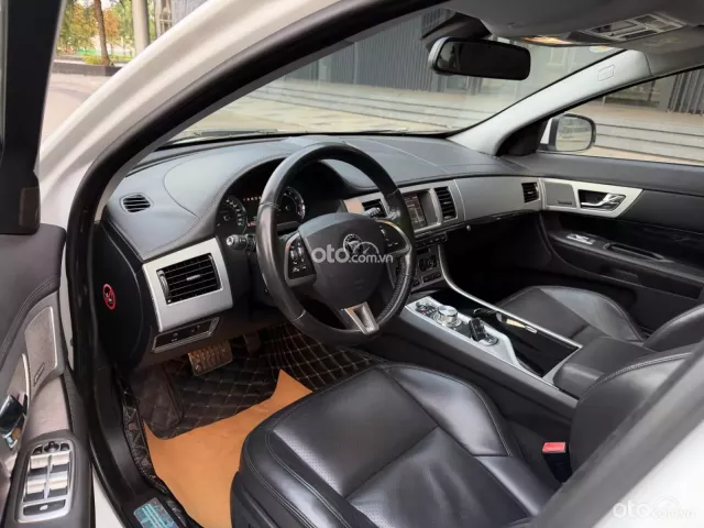 Jaguar XF 2.0L I4 Tubrocharged Premium 2014 10