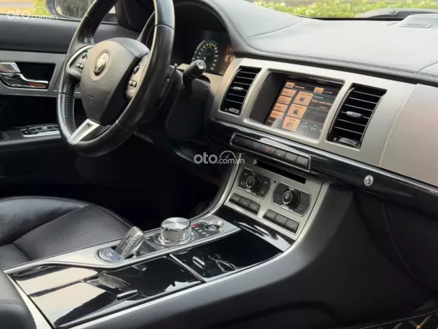 Jaguar XF 2.0L I4 Tubrocharged Premium 2014 12