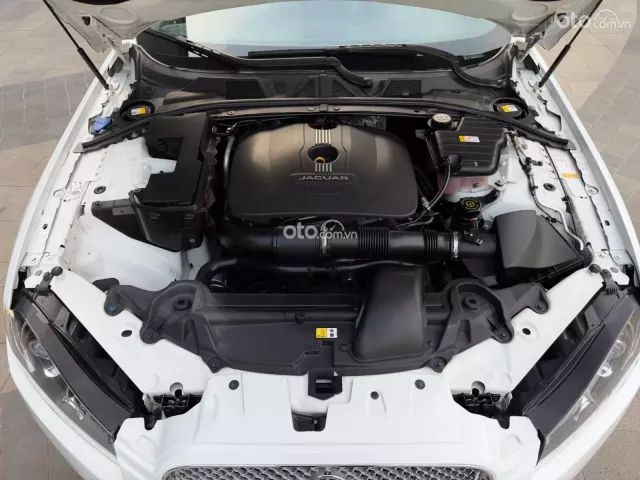Jaguar XF 2.0L I4 Tubrocharged Premium 2014 15