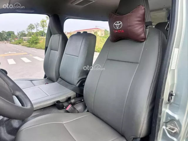 Toyota Hiace 2011 8