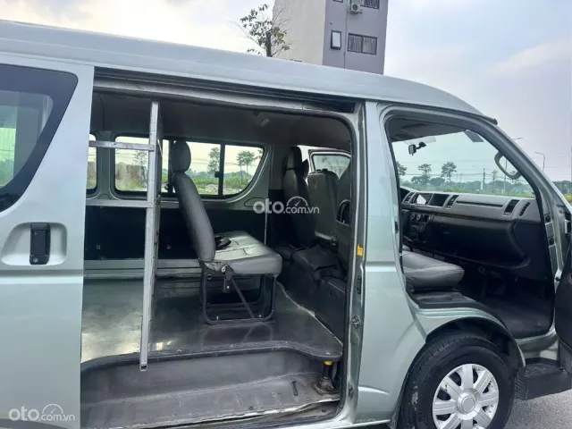 Toyota Hiace 2011 9