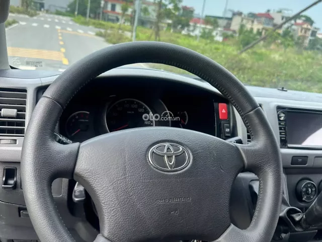 Toyota Hiace 2011 10