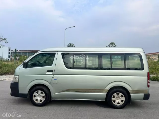 Toyota Hiace 2011 3