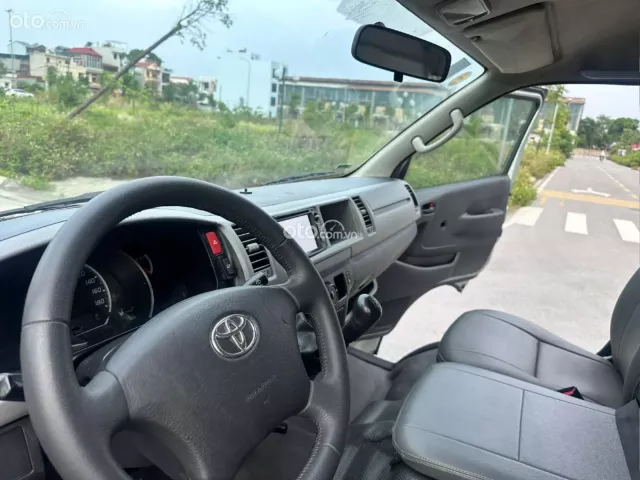Toyota Hiace 2011 11
