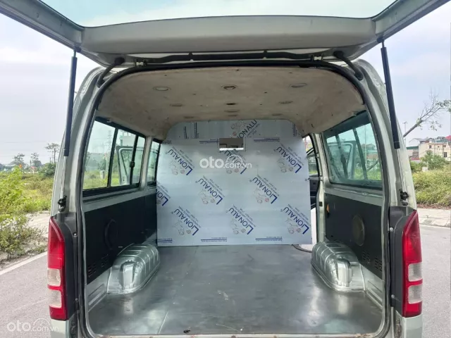 Toyota Hiace 2011 16