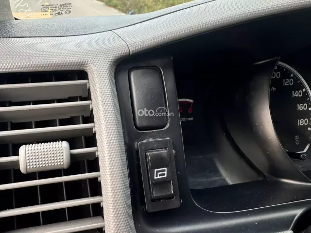Toyota Hiace 2011 14