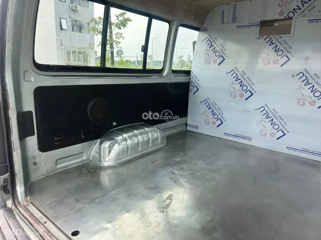Toyota Hiace 2011 18