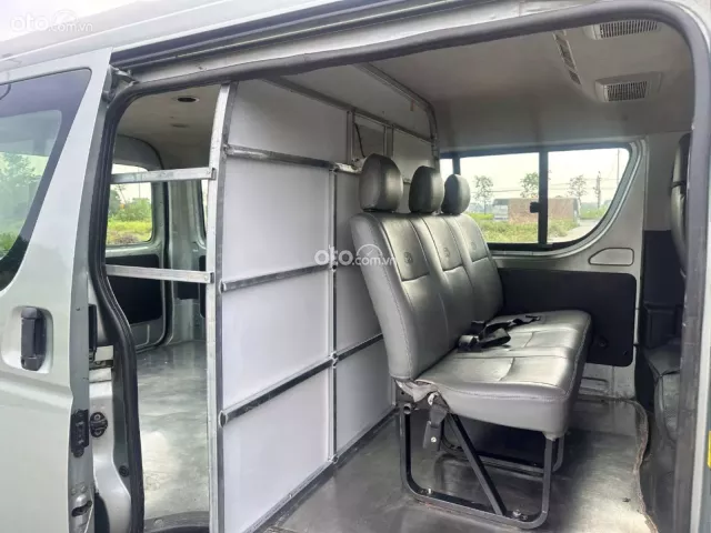 Toyota Hiace 2011 15