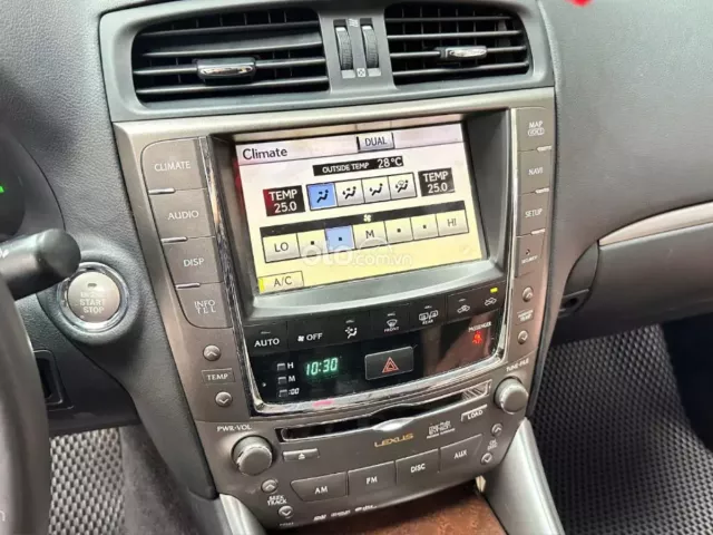Lexus IS 300 Luxury 2011 17