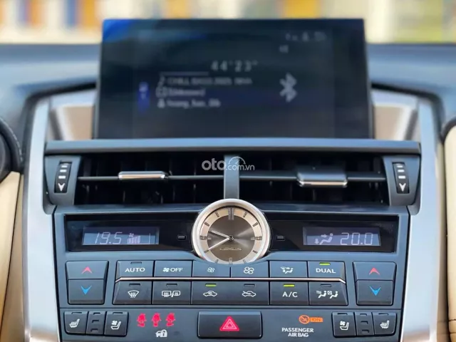 Lexus NX 300 T 2016 25