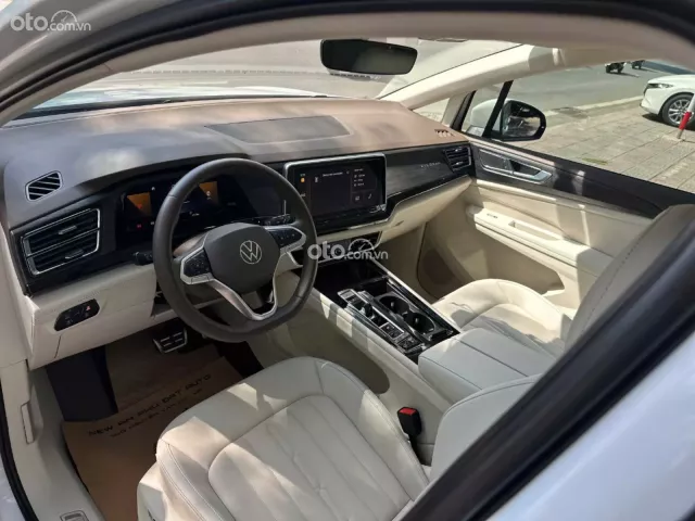 Volkswagen Viloran Premium 2024 5