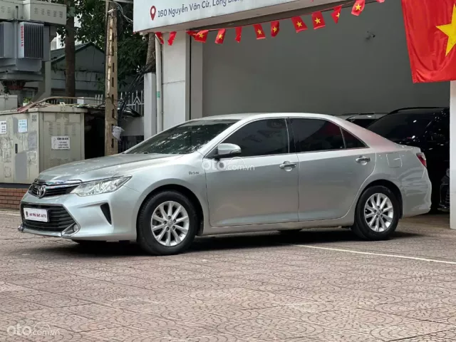 Toyota Camry 2.0E 2015 2