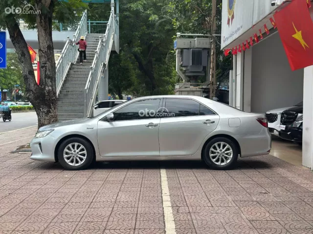 Toyota Camry 2.0E 2015 3