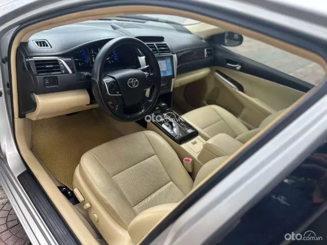 Toyota Camry 2.0E 2015 9