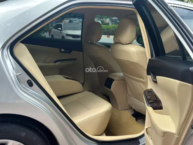 Toyota Camry 2.0E 2015 11