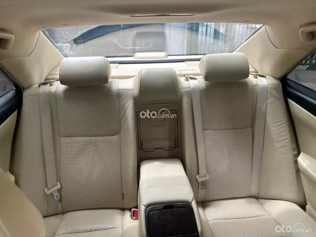 Toyota Camry 2.0E 2015 13