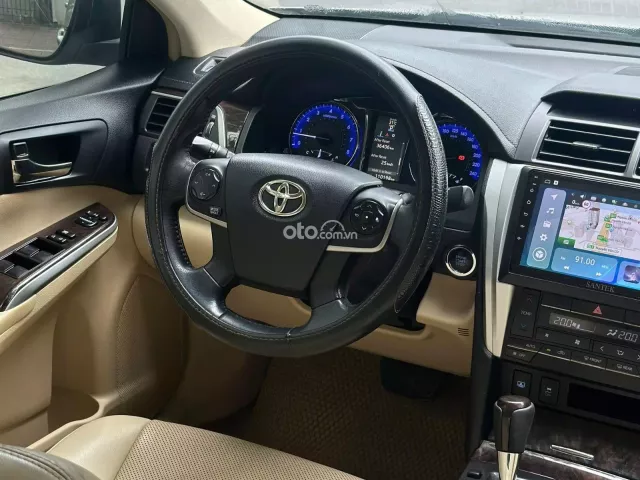 Toyota Camry 2.0E 2015 10