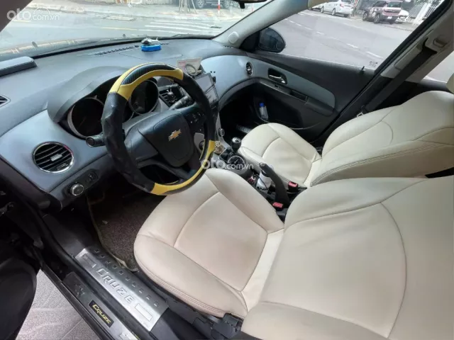 Cần bán xe Cruze chính chủ đời 2015
