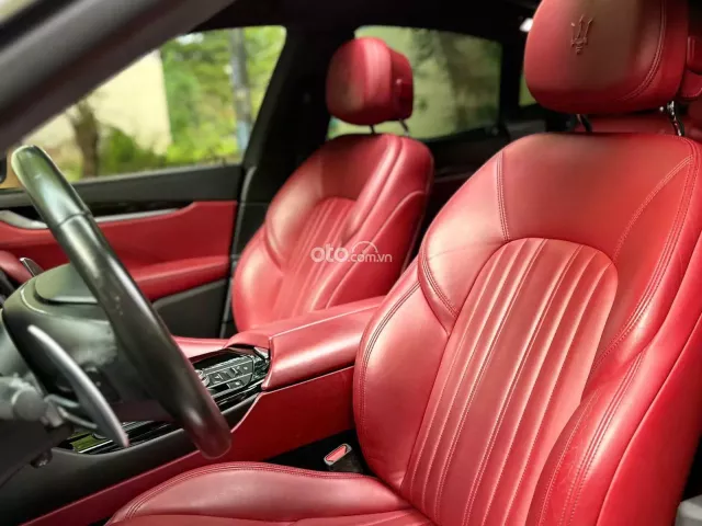 Đen/nội thất đỏ Sport Limited