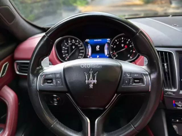 Đen/nội thất đỏ Sport Limited